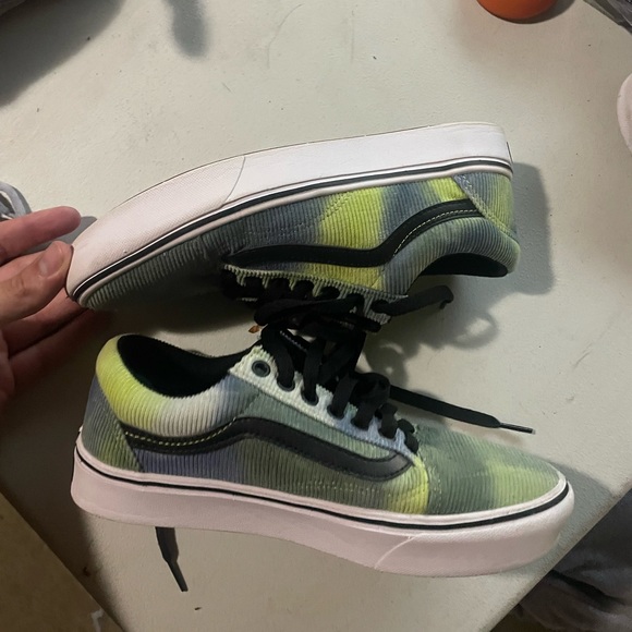 Vans - Picture 3 of 7